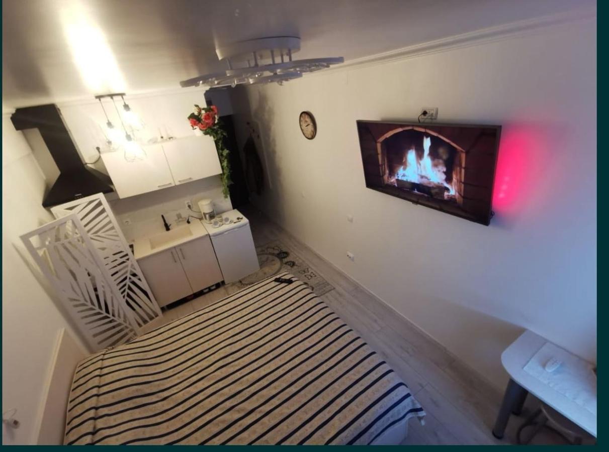 1 Small Studio, Central, Self Check In Sinaia Exterior photo